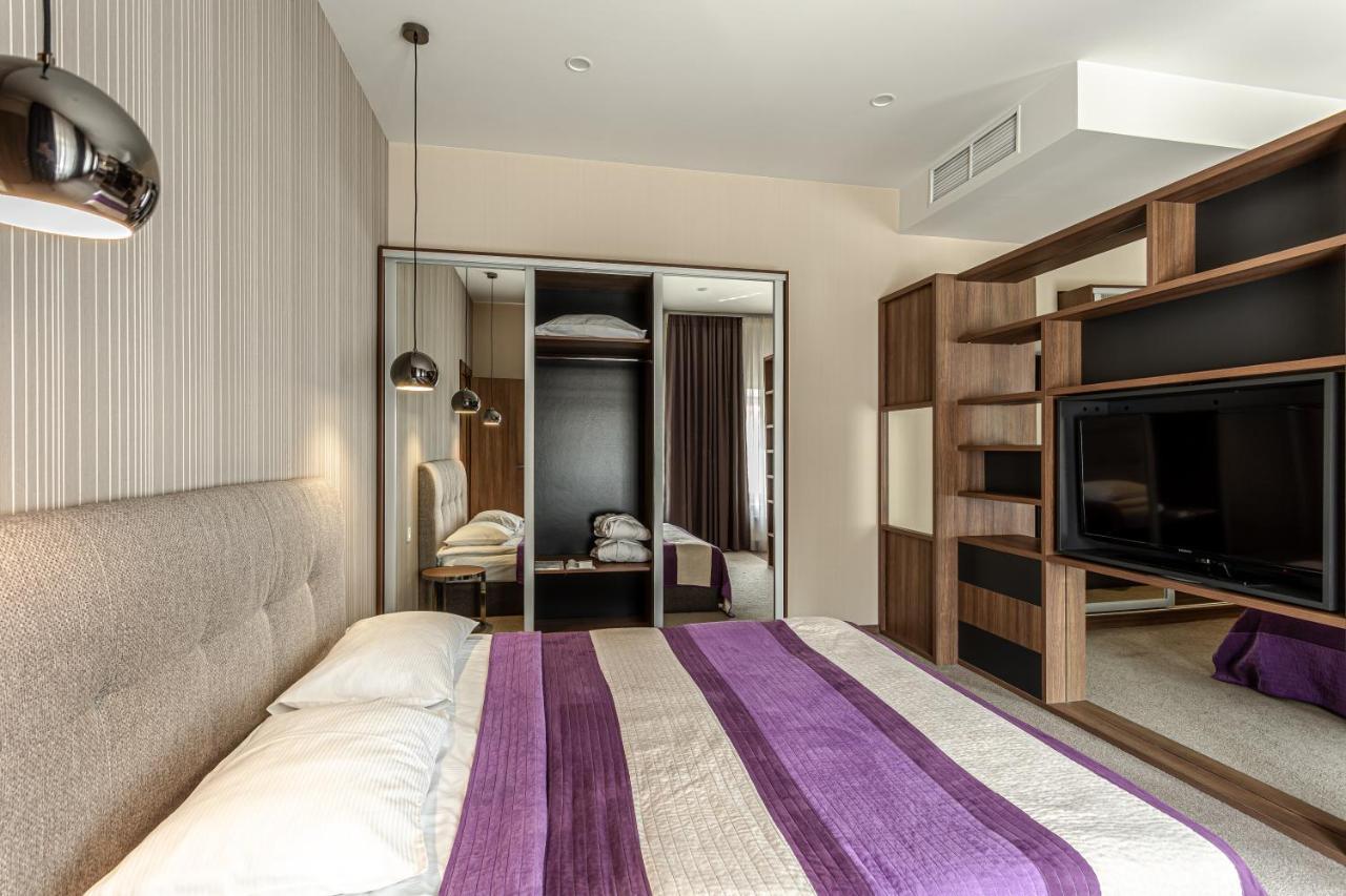 Senator Maidan Aparthotel Kiev Exterior foto