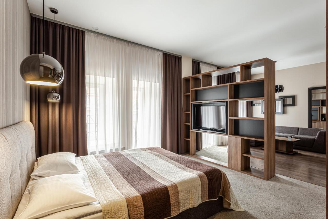 Senator Maidan Aparthotel Kiev Exterior foto